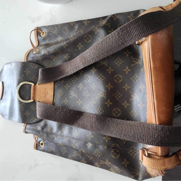 LOUIS VUITTON LV Montsouris MM - Picture 9 of 10